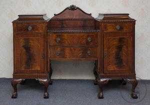 картинка Антикварный комод салоне старинных вещей "Шебби" являющийся официальным дистрибьютором в России и Беларуси