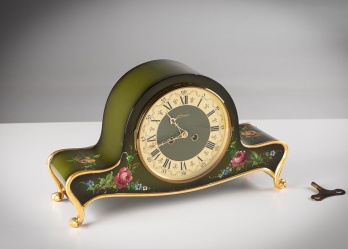 Антикварные часы с украшением корпуса в виде росписи код. RM4165454