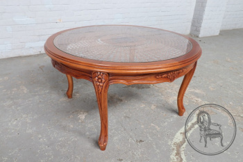 Старинный столик из ореха с ротангом со стеклянной поверхностью код. BE11617