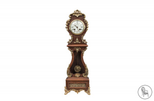 картинка Антикварные настольные часы салоне старинных вещей "Шебби" являющийся официальным дистрибьютором в России и Беларуси