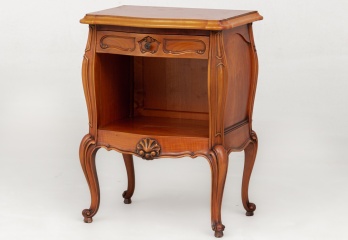 Старинная открытая тумбочка на фигурных резных ножках код. RM4100099