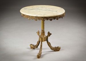 картинка Старинный столик с мраморной столешницей и декоративным основанием из латуни салоне старинных вещей "Шебби" являющийся официальным дистрибьютором в России и Беларуси