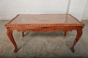 Старинный кофейный столик с ротангом код. BE4097266