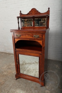 картинка Антикварный комод с зеркальной филенкой и инкрустацией в технике маркетри салоне старинных вещей "Шебби" являющийся официальным дистрибьютором в России и Беларуси