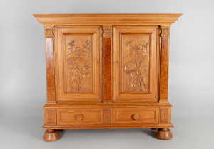 картинка Антикварный шкаф салоне старинных вещей "Шебби" являющийся официальным дистрибьютором в России и Беларуси