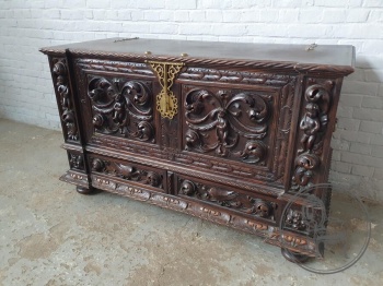 Антикварный резной сундук код. BE4097482