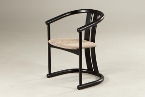 картинка Старинное кресло с изогнутой спинкой салоне старинных вещей "Шебби" являющийся официальным дистрибьютором в России и Беларуси