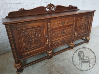 Антикварный комод на высоких резных опорах код. BE4097337