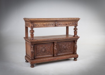 Антикварный буфет с верхней полкой для посуды, декорированный изысканной резьбой код. RM4165717