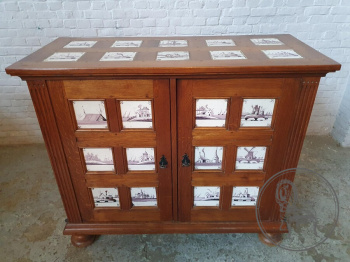 Старинный комод, декорированный антикварной плиткой (1880) код. BE106966