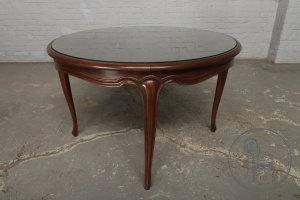 картинка Старинный ореховый кофейный столик в стиле рококо салоне старинных вещей "Шебби" являющийся официальным дистрибьютором в России и Беларуси