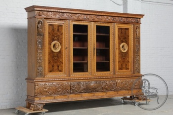 Старинный книжный шкаф из с изящной объемной и сквозной резьбой код. BE4097700