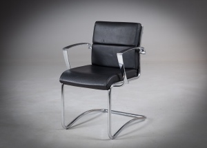 картинка Старинное кресло для посетителей (конференц-стул) на хромированных полозьях салоне старинных вещей "Шебби" являющийся официальным дистрибьютором в России и Беларуси