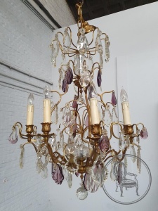 картинка Антикварная люстра с цветными подвесками салоне старинных вещей "Шебби" являющийся официальным дистрибьютором в России и Беларуси