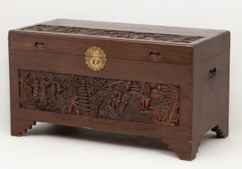 Старинный сундук в Готическом стиле с резьбой код. RM4100212