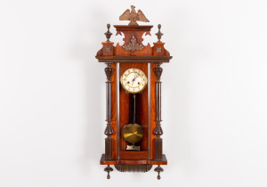 картинка Старинные настенные часы салоне старинных вещей "Шебби" являющийся официальным дистрибьютором в России и Беларуси