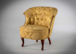 картинка Антикварное французское низкое кресло из бука салоне старинных вещей "Шебби" являющийся официальным дистрибьютором в России и Беларуси