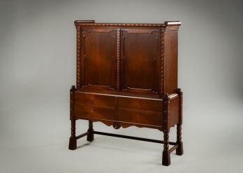 Старинный дубовый поставец код. RM4130889