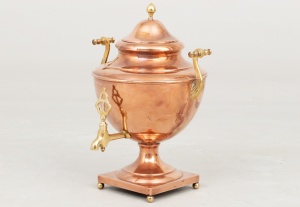 картинка Старинный медный самовар салоне старинных вещей "Шебби" являющийся официальным дистрибьютором в России и Беларуси