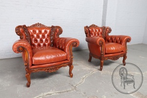картинка Старинные кожаные кресла из ореха (2 шт.) в стиле рококо салоне старинных вещей "Шебби" являющийся официальным дистрибьютором в России и Беларуси