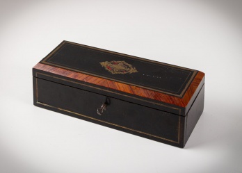 Антикварный перчаточный ящик с инкрустацией панцирем черепахи код. RM4141123