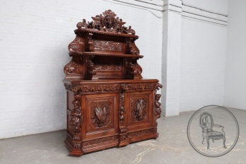 Антикварный открытый буфет с выраженной резьбой в охотничьем стиле код. BE4109115