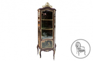 картинка Антикварная витрина с бронзовой короной салоне старинных вещей "Шебби" являющийся официальным дистрибьютором в России и Беларуси