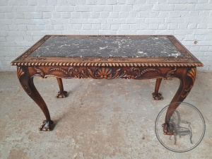 картинка Антикварный ореховый столик в стиле Чиппендейл с мраморной поверхностью салоне старинных вещей "Шебби" являющийся официальным дистрибьютором в России и Беларуси