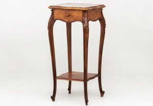 картинка Винтажная подставка из красного дерева с выдвижным ящиком салоне старинных вещей "Шебби" являющийся официальным дистрибьютором в России и Беларуси