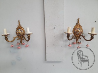 Пара старинных фарфоровых бра с лепниной код. BE4145843