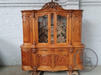 Старинный сервант-витрина с резной короной код.&nbsp;BE4165978